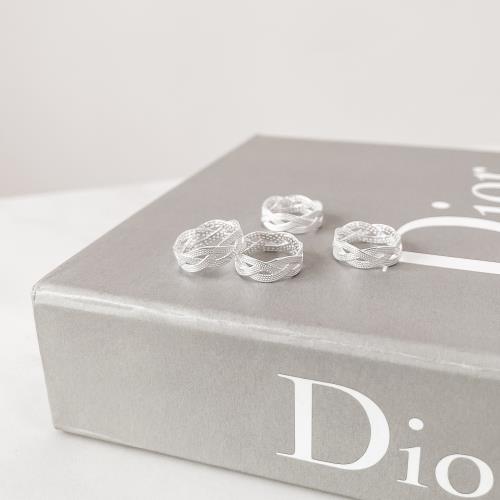 Anel largo trançado desenhado