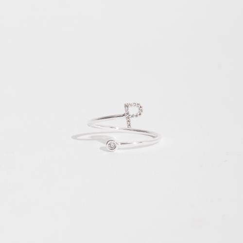 Anel letra P cravejada e zircônia regulável P