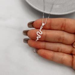 Colar pingente cobra cravejada cristal 20mm 45cm