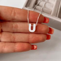 Colar madrepérola letra U 45cm