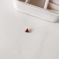 Colar nylon zircônia triângulo cereja 6mm 40cm