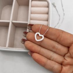 Colar coração vazado todo cravejado 13mm 45cm
