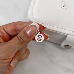 Pingente medalha olho cravejado com zircônia azul 12mm