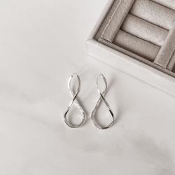 Argola infinito 43mm fio quadrado