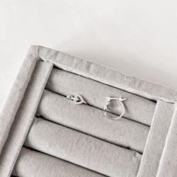 Argola fina coração vazado cravejado 14mm trava