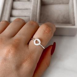 Anel medalha coração vazado detalhe cravejado