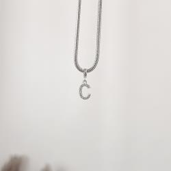 Berloque pingente letra C cravejada 11mm