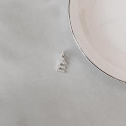 Berloque pingente letra E cravejada 10mm