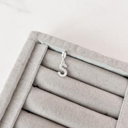 Berloque pingente letra S cravejada 11mm