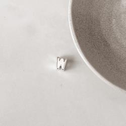 Berloque separador letra W 10mm