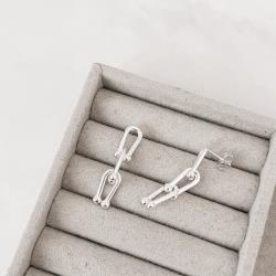 Brinco elos com bolinhas 36mm