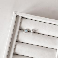 Brinco zircônia redonda azul claro com cravejado 9mm