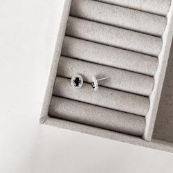 Brinco zircônia oval ônix com cravejado 11mm