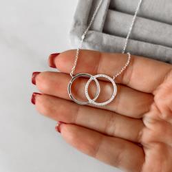 Colar círculos vazados liso e cravejado 26mm corrente cadeado 40+5cm