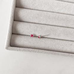 Brinco zircônia quadrada cereja 3mm