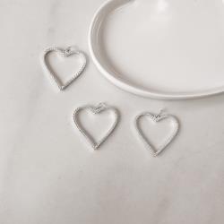 Pingente coração vazado cravejado 33mm