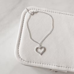Pulseira pingente coração vazado cravejado 16mm 17+3cm