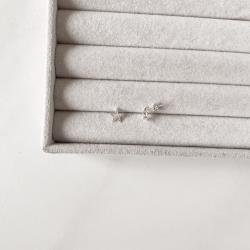 Brinco estrela lisa vazada 7mm