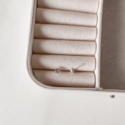 Brinco coração detalhe zircônia 5mm