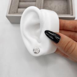 Brinco circulo com meio cravejado 9mm