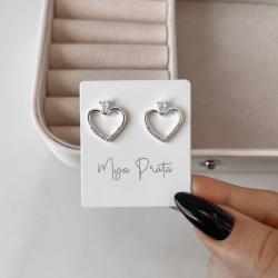 Brinco coração vazado cravejado detalhe zircônia gota 15mm