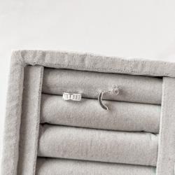 Brinco meia argola zircônias retangulares 12mm tarraxa