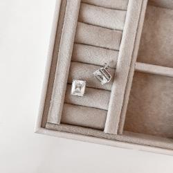 Brinco zircônia retangular caixa alta 12mm envelhecido