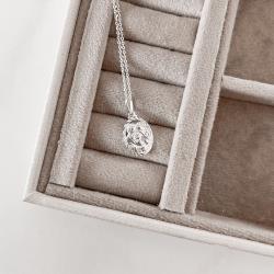 Colar pingente medalha oval Sagrada Família 18mm corrente cadeadinho 45cm