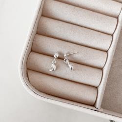 Brinco círculo com pingente lua 6mm