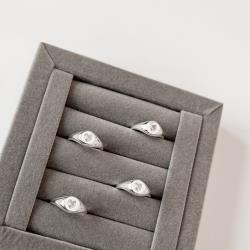 Anel oval com zircônia coração