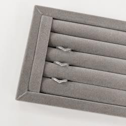 Anel V desenhado envelhecido