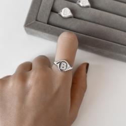 Anel oval letra B cravejada regulável P