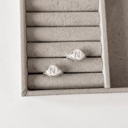 Anel oval letra N cravejada regulável G