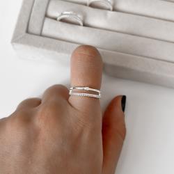 Anel duplo solitário com meia aliança