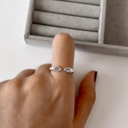 Anel 2 zircônias gota com cravejado lateral regulável G