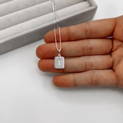 Colar pingente placa letra I 12mm 45cm