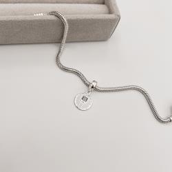 Berloque pingente medalha raquete beach tennis resina 11mm