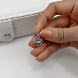 Berloque pingente medalha I love to travel 11mm envelhecido