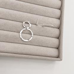 Brinco base círculo vazado ondulado com pingente 32mm