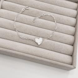 Pulseira entremeio coração riscado 12mm corrente cartier