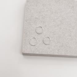 Piercing argola 11mm detalhe elos trançados orelha direita