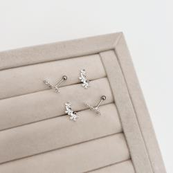 Piercing haste 3 flores detalhe zircônias 12mm orelha direita