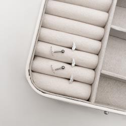 Piercing haste pena 8mm orelha esquerda