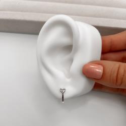 Brinco meia argola coração cravejado 15mm