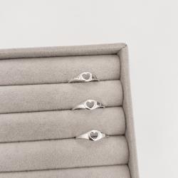 Anel detalhe coração vazado