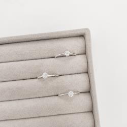 Anel solitário flor cravejada