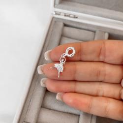 Berloque pingente bailarina cravejada elo torcido 16mm