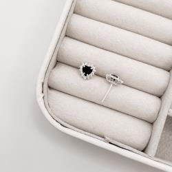 Brinco zircônia coração ônix com cravejado 9mm