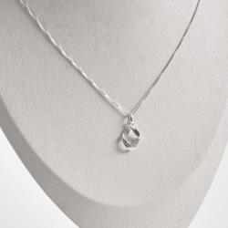 Colar pingente oval vazado com interior cravejado 13mm 45cm