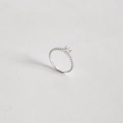 Anel solitário 5mm detalhe vazado na lateral